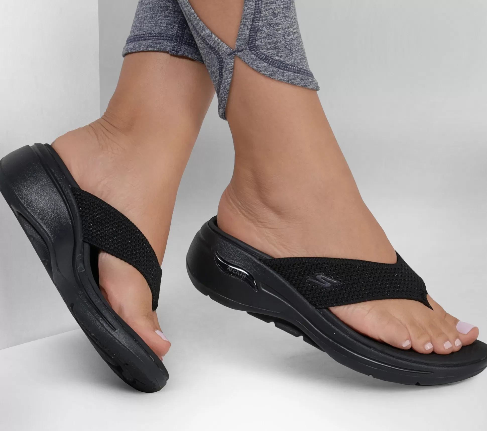 Frauen SKECHERS *Go Walk Arch Fit Sandal - Luminous