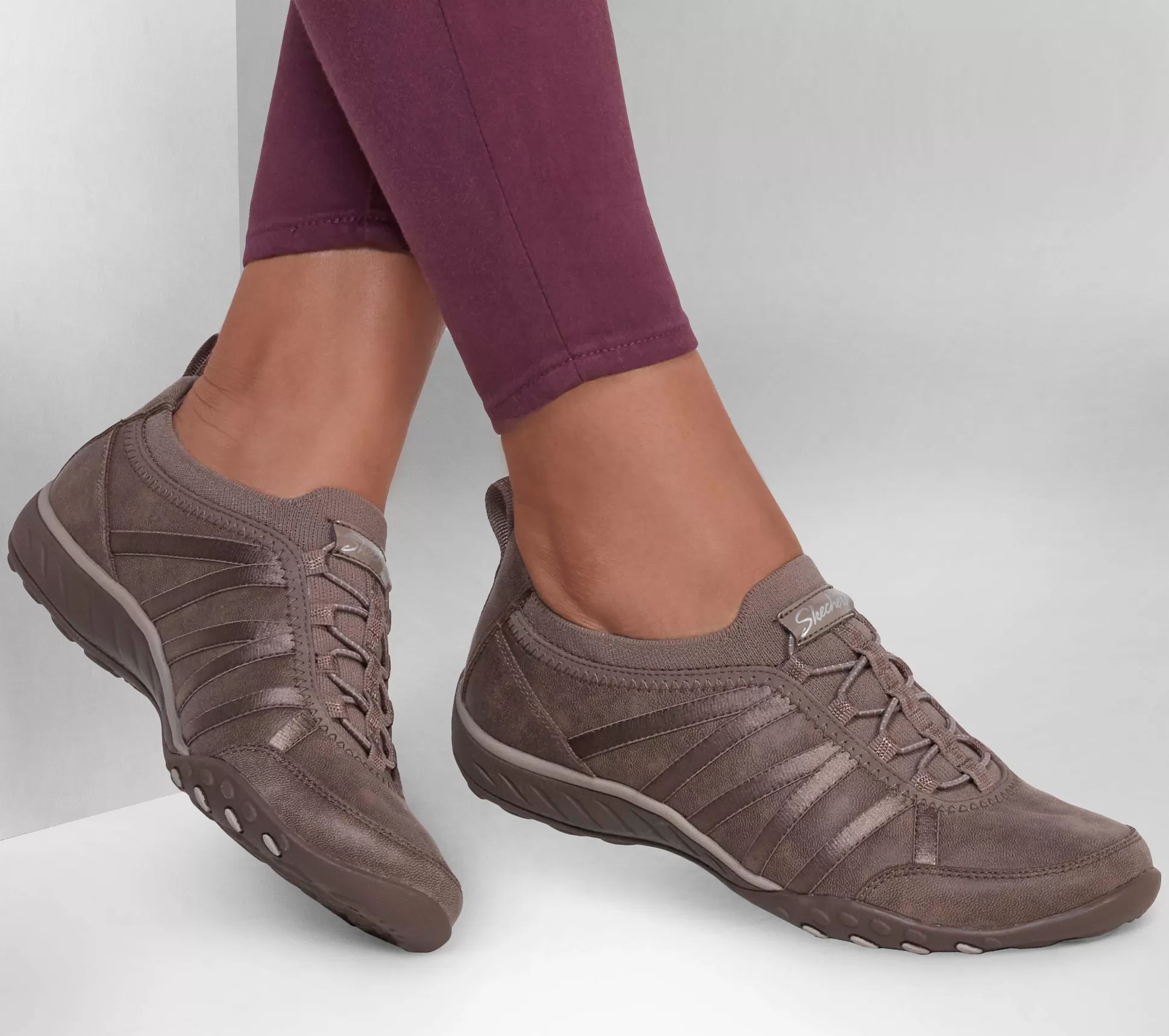 Frauen SKECHERS *Relaxed Fit: Breathe-Easy - Remember Me