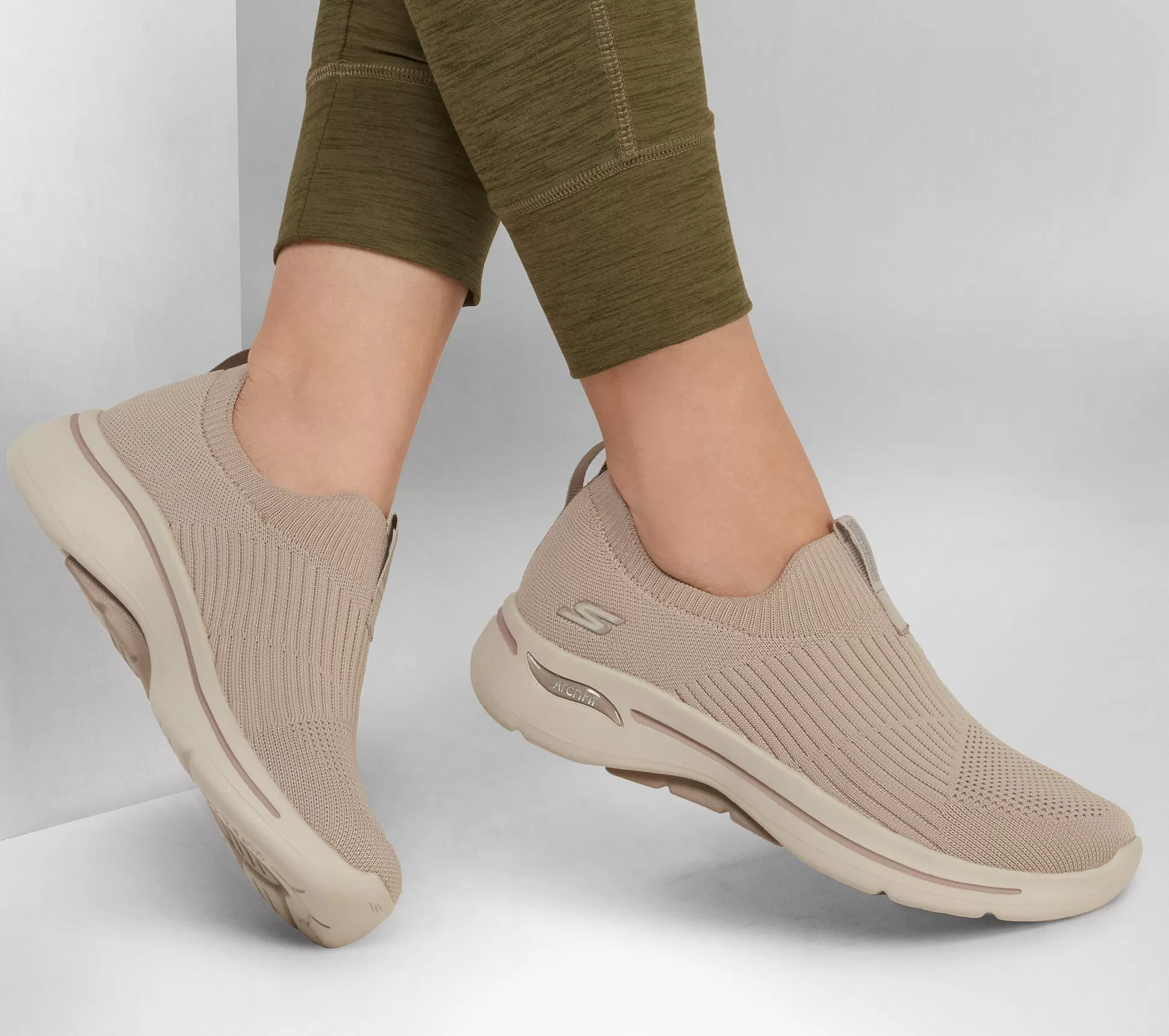 Frauen SKECHERS * Go Walk Arch Fit - Iconic