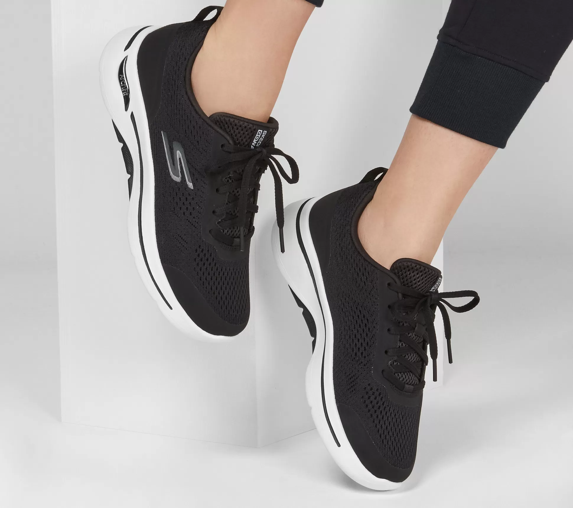 Frauen SKECHERS * Go Walk Arch Fit - Motion Breeze